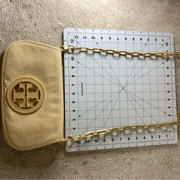 NWOT Tory Burch Beige Shoulder Bag with Gold Chain - Picture 12 of 12